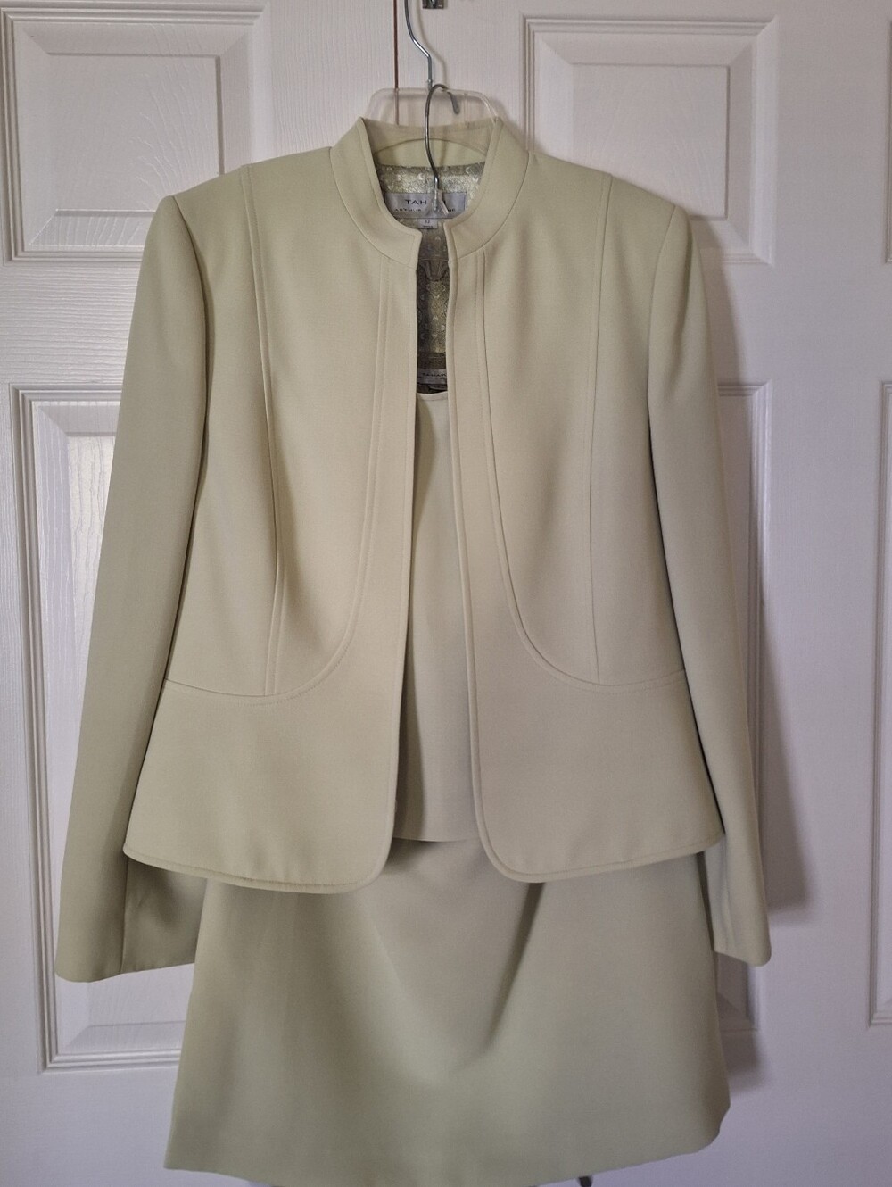 Tahari Arthur Levine 3 pc Suit
